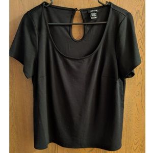 ✨5 for $25✨ Torrid Black Crop Top w/Keyhole - NWOT!